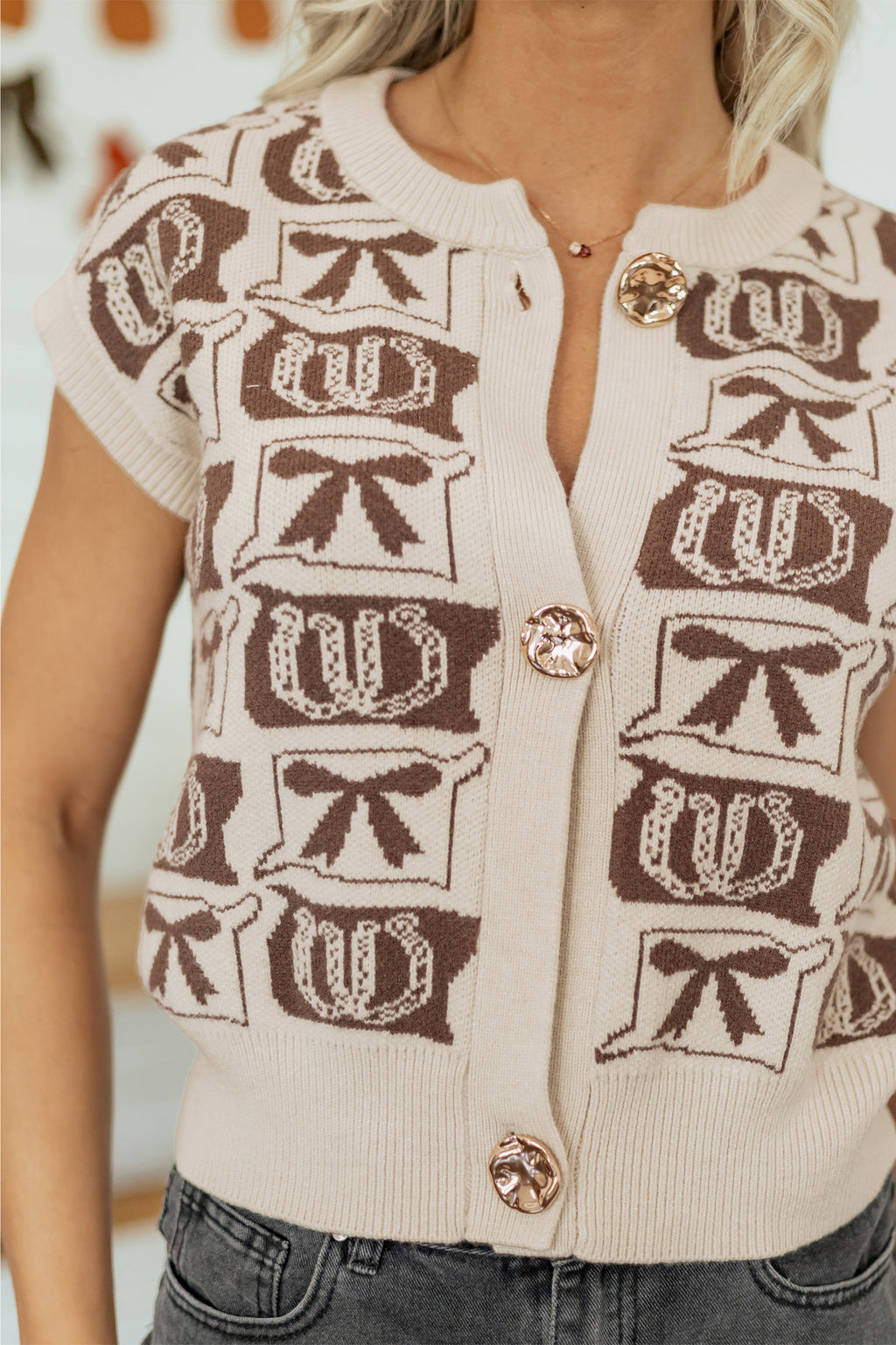 Brown Western Horseshoe Bow Pattern Button Front Sleeveless Knit Sweater